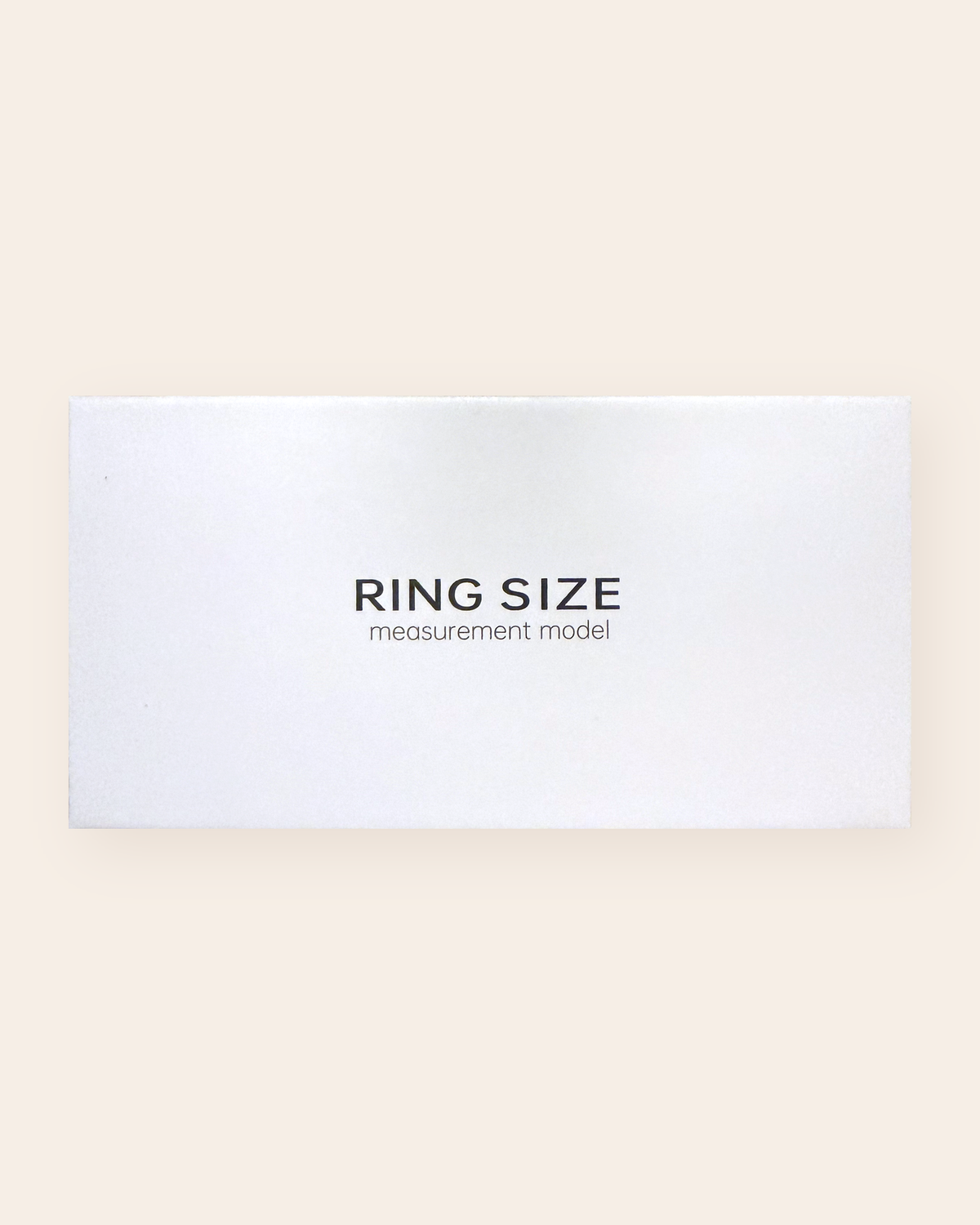 Geschlossene weiße Box des LUNORA Größen-Sets mit der Aufschrift Ring Size measurement model